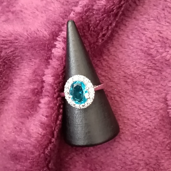 NEW 18k White GoldPlated Teal Green Rhinestone Ring of Elegance - Picture 4 of 4